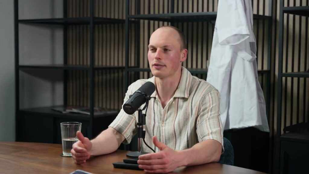 Arts-farmacoloog Tijs Verdegaal in de Healthcast over hormoontherapie in de overgang